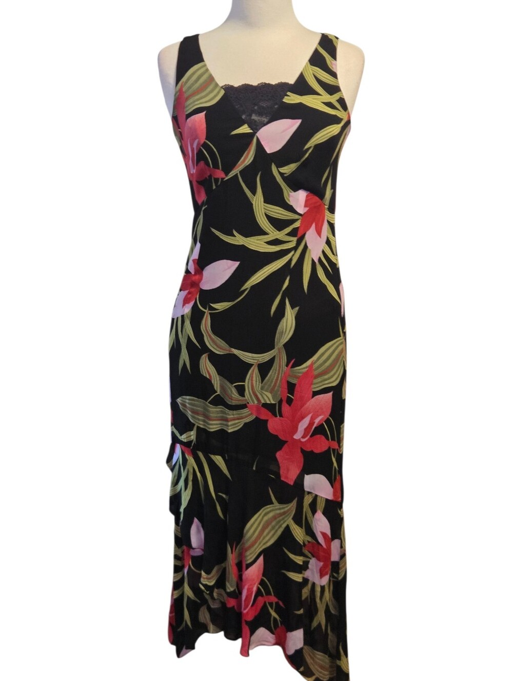Maggie London Black Floral V-Neck Maxi Dress with Lace Trim